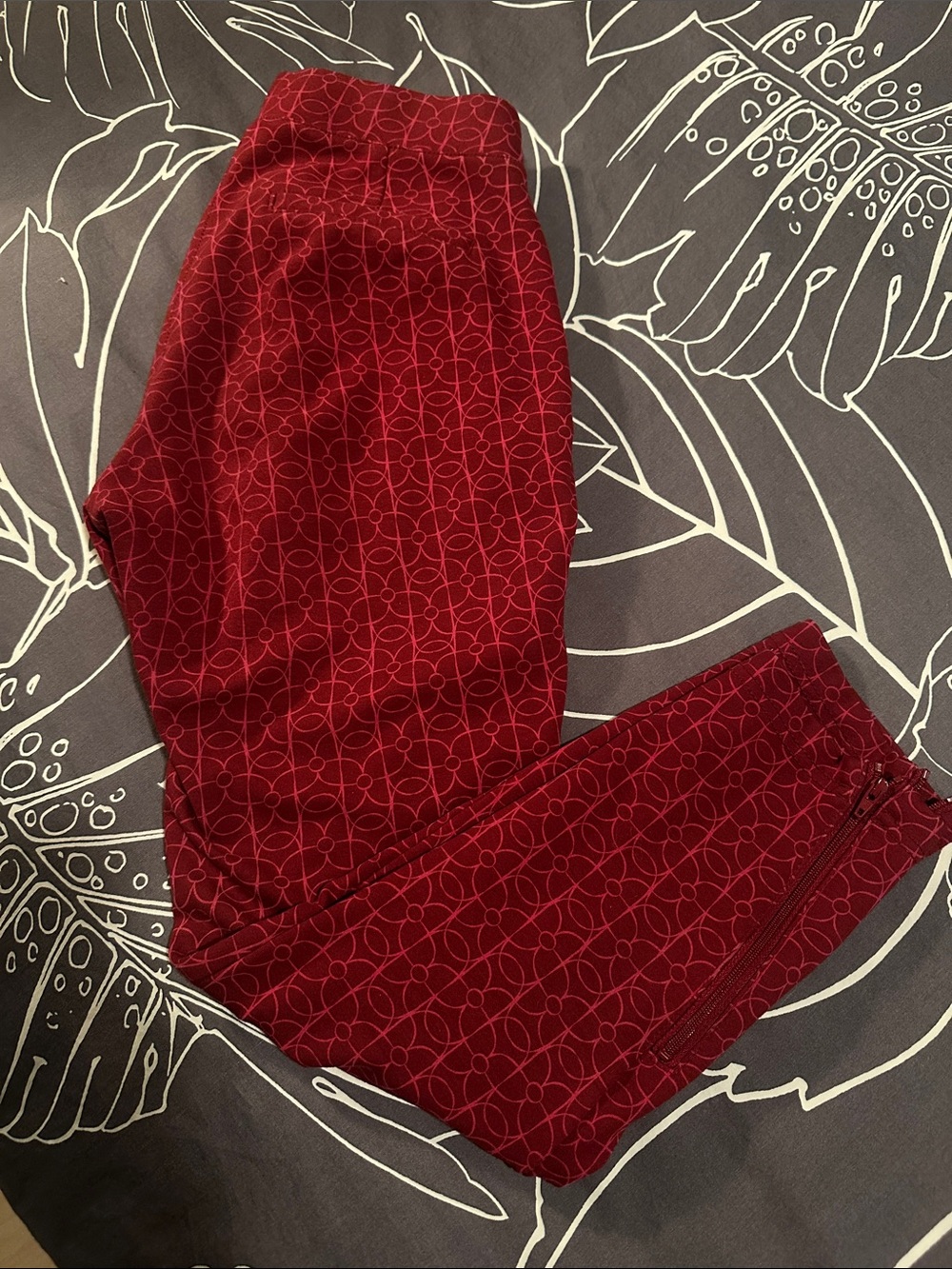 Betabrand Women’s Red Geometric Stretch Pants